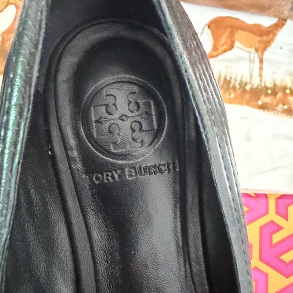 Gorgeous “Tory Burch” Slip on Shoes - Picture 5 of 11